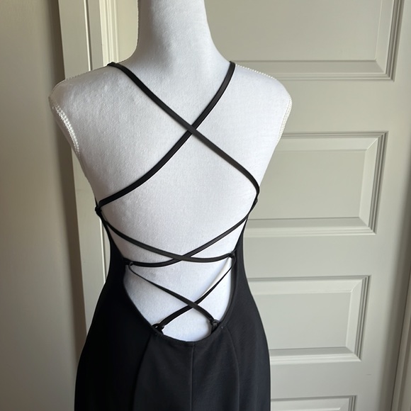 Elegant and Sexy Black Evening Dress. Approx Size 8 - Picture 4 of 4